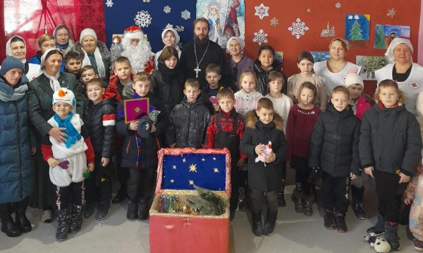 Рождественская встреча для детей прошла в храме Архистратига Михаила п. Каменоломни