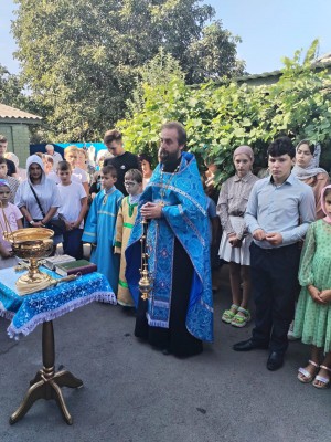 В храмах Нижнедонского благочиния благословили детей на начало нового учебного года