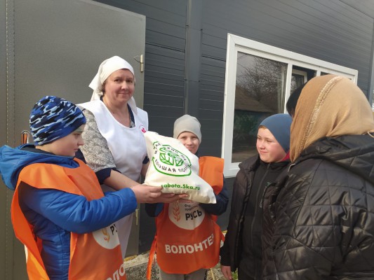 Приход храма Архистратига Михаила п. Каменоломни оказал адресную помощь нуждающимся