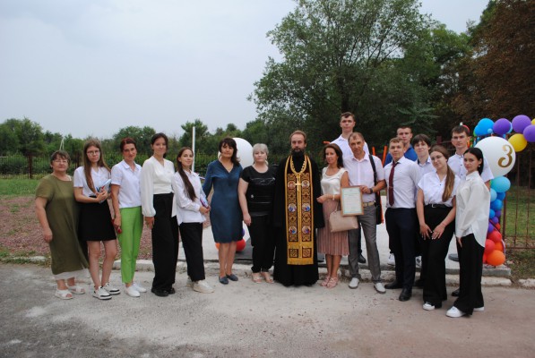 Благочинный приходов Нижнедонского округа принял участие в открытии детской спортивной площадки