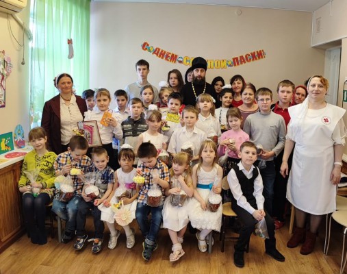 Детей приюта «Огонек» п. Каменоломни поздравили с Великим Праздником Светлого Христова Воскресенья - Пасхой Господней