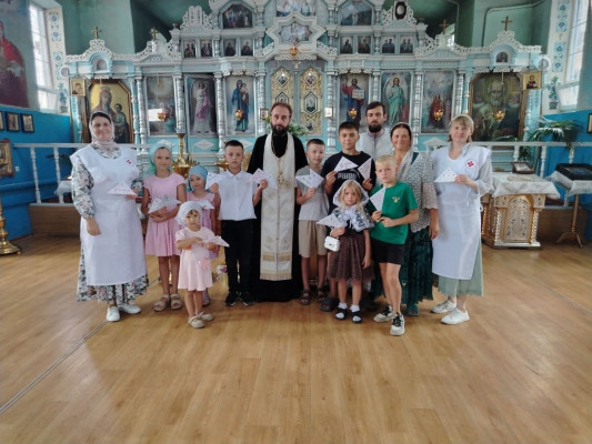 Дети пишут письма поддержки участникам СВО