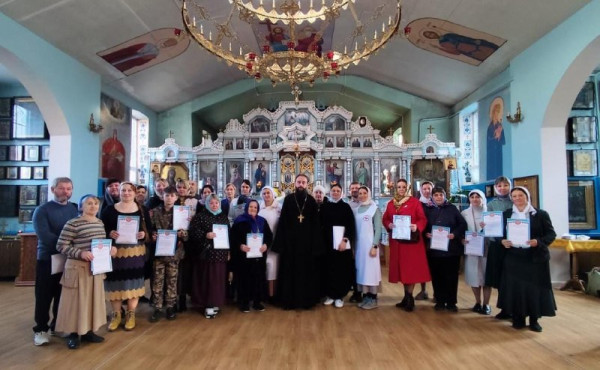 В храме Архангела Михаила п. Каменоломни наградили добровольцев