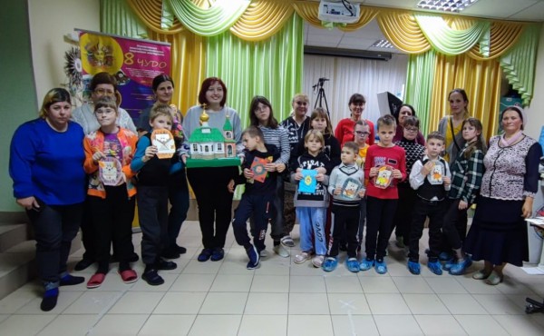 Воспитанников организации для детей инвалидов "Мир один для всех" поздравили с праздником Архистратига Михаила