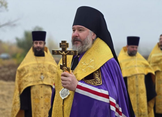 Епископ Симон совершил молебен о благословении работ и урожая на донских полях