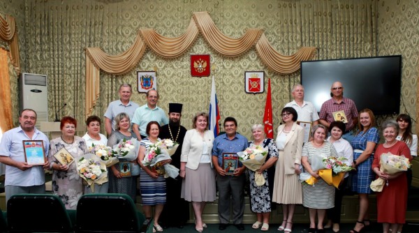 В День семьи, любви и верности, свадебных юбиляров поздравил благочинный приходов Нижнедонского округа