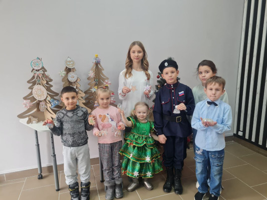 В Каменоломнях проходят мастер-классы по созданию экологичных ёлок