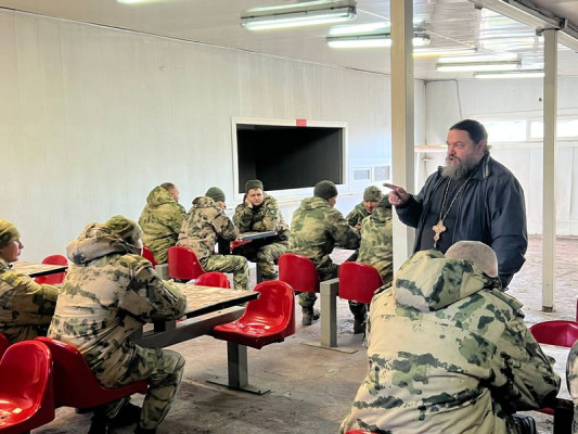 Встреча священника с военнослужащими состоялась в станице Кривянской