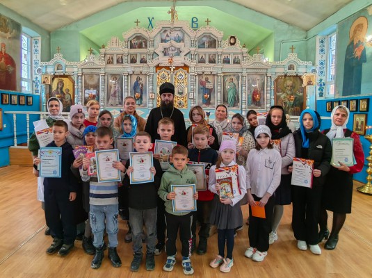 В храме Архистратига Михаила п. Каменоломни наградили юных художников