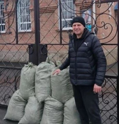 «Труд и молитва в помощь армии: в храме посёлка Каменоломни плетут маскировочные сети»