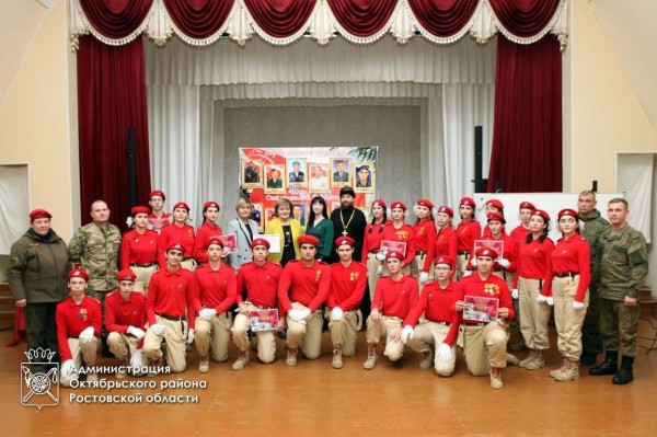 В школе №77 п. Казачьи Лагери Октябрьского района прошло праздничное мероприятие, посвященное Дню героев России