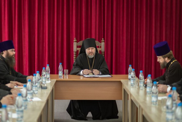 Благочинный приходов Нижнедонского округа принял участие в Епархиальном Совете