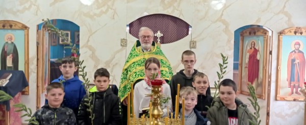Настоятель храма Димитрия Донского п. Нижнедонской поздравил учащихся местной  школы с великим праздником Входа Господня в Иерусалим