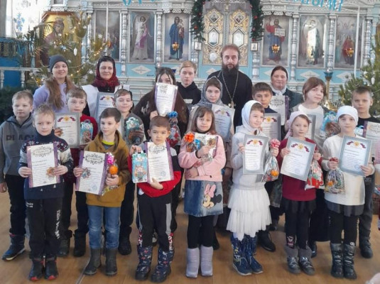 В храме Архистратига Михаила п. Каменоломни состоялось награждение победителей и участников конкурса "Украсим ёлку к Рождеству"