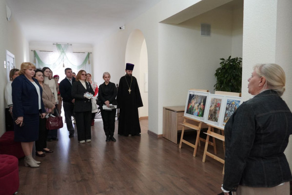 В РДК п. Каменоломни открылась выставка детского рисунка, приуроченная ко Всемирному дню некоммерческих организаций