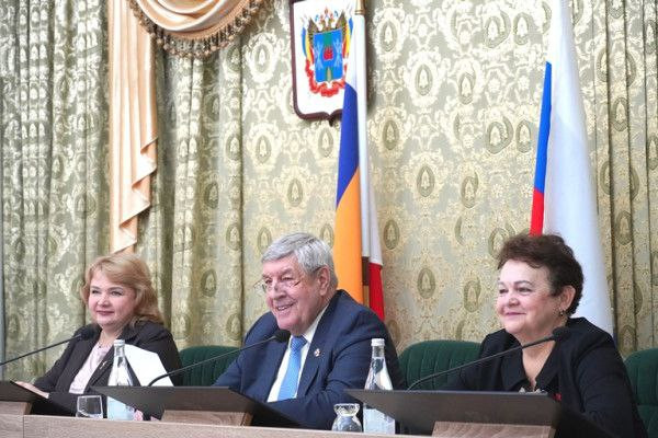 В п. Каменоломни прошло очередное заседание районного Собрания депутатов