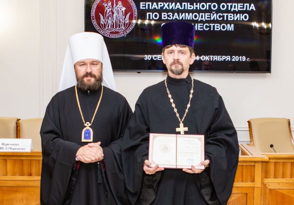 Сотрудник епархиального отдела по взаимодействию с казачеством, заместитель благочинного приходов Нижнедонского округа протоиерей Андрей Поздняков повысил квалификацию в Общецерковной аспирантуре