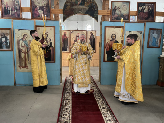 Преосвященнейший епископ Симон совершил воскресную Литургию в храме Покрова Пресвятой Богородицы станицы Кривянской