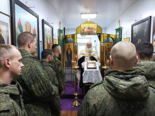 Иеромонах Николай (Наметышев) вместе с воинами 150-мотострелковой дивизии совершил молебен о восстановлении мира