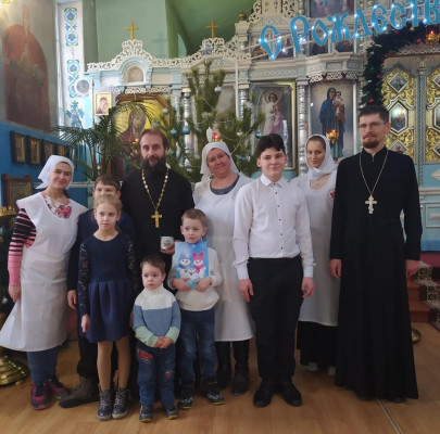В храме Архистратига Михаила п. Каменоломни прошла традиционная благотворительная акция «Рождественский пряник»