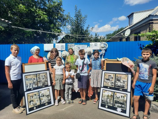 Ко дню памяти святых Царственных Страстотерпцев в храме Архистратига Михаила п. Каменоломни была организована фото - зона "Царский венец", посвящённая  105-летию трагических событий