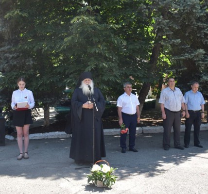 Иеромонах Николай (Наметышев) принял участие в мероприятиях посвященных Дню Памяти и Скорби в п. Персиановский