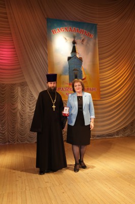 Благочинный приходов Нижнедонского округа награждён памятным знаком "85 лет Октябрьскому району"