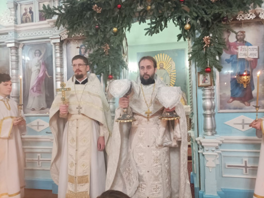 В день Рождества Христова в храмах Нижнедонского благочиния прошли праздничные Богослужения