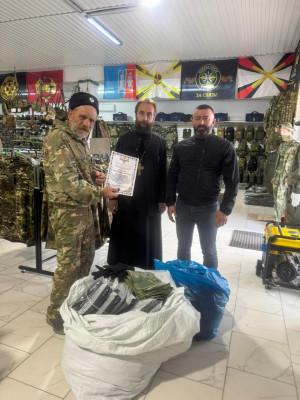 Директор армейского магазина "Беркут" передал гуманитарную помощь для военнослужащих