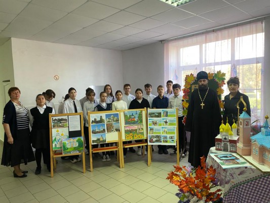 В школе № 23 п. Красногорняцкий прошёл открытый урок "Под Покровом Богородицы"