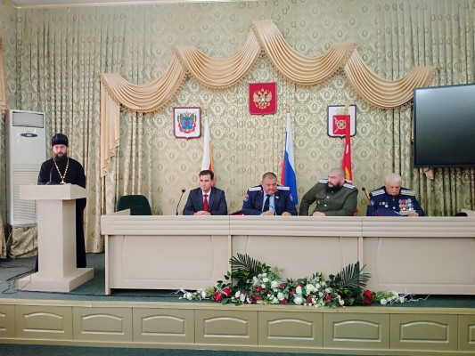 Благочинный приходов Нижнедонского округа принял участие в отчетно-выборном Большом Круге казаков