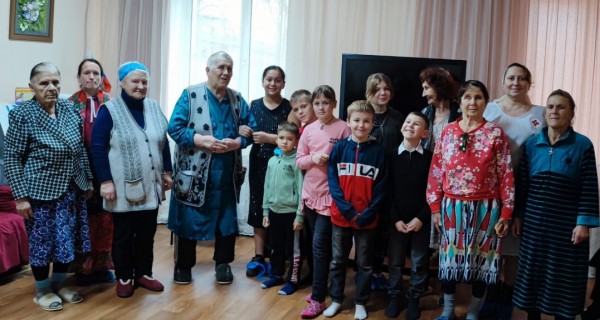 Подопечных Центра социального обслуживания граждан пожилого возраста и инвалидов Октябрьского района поздравили с днем святого Архистратига Михаила и прочих Небесных Сил бесплотных