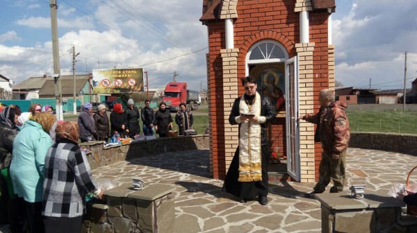 Возле часовни в честь святого равноапостольного князя Владимира х.Мокрый Лог состоялось освящение пасхальных куличей