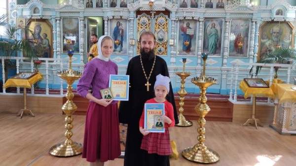 В храме Архистратига Михаила п. Каменоломни, наградили участников облачного флешмоба "Рисуем православный пейзаж"