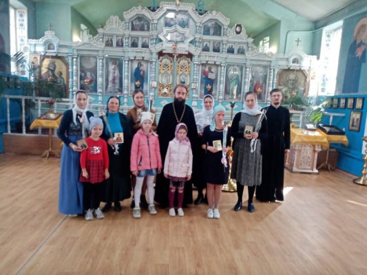 Учителей Воскресной школы "Благовест" храма Архистратига Михаила п. Каменоломни поздравили с Днем учителя