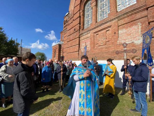 Торжественным богослужением отметили престольный праздник в Покровском храме станицы Кривянской