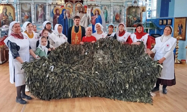 Добровольцы храма п. Каменоломни сплели свою 100-ю маскировочную сеть для бойцов СВО