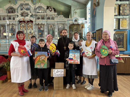 «Дети — защитникам: воспитанники воскресной школы «Благовест» п. Каменоломни собрали подарки ко Дню Победы»