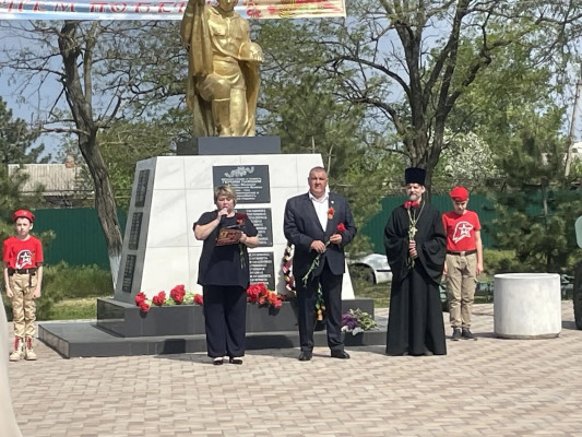 В станице Бессергеневской у памятника погибшим воинам состоялся торжественный митинг, посвященный великому подвигу нашего народа