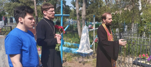 В День Победы благочинный Нижнедонского округа совершил панихиду на мемориале воинам Великой Отечественной войны