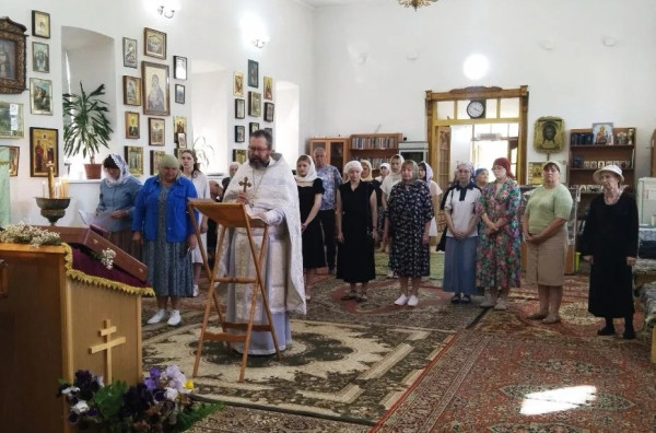 Молебен перед экзаменами прошел в храме Успения Пресвятой Богородицы