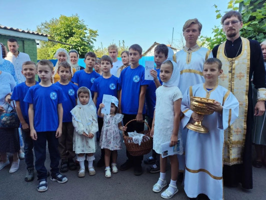 В Преображение Господне в храме п. Каменоломни прошла миссионерская акция для прихожан