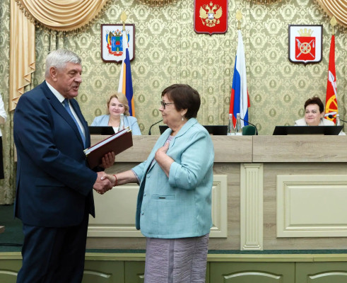Депутаты Октябрьского района утвердили бюджет, Стратегию-2030 и почтили память героя СВО