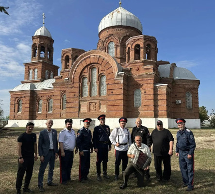 В станице Кривянской торжественно отметили Покров Пресвятой Богородицы и 321-ю годовщину основания станицы