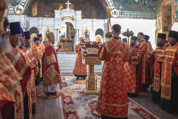 К великому празднику Пасхи, духовенству Нижнедонского округа были вручены иерархические награды