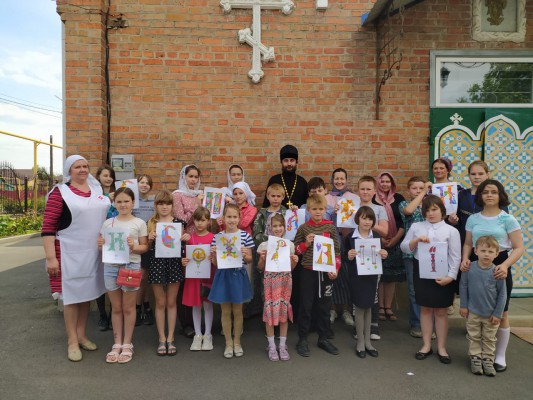 В День Славянской письменности и культуры в храме Архистратига Михаила п.Каменоломни прошло праздничное мероприятие