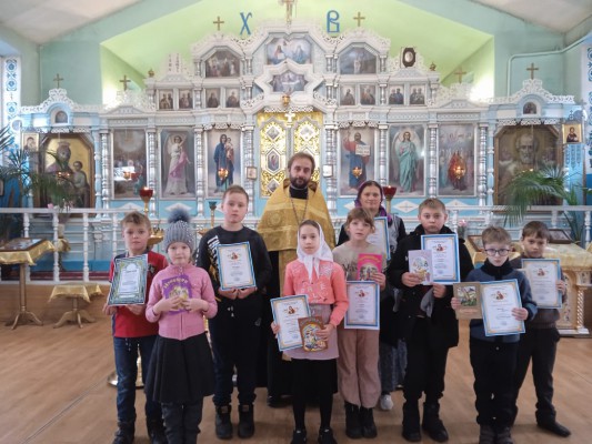 Детей  воскресной школы "Благовест" наградили за участие во Всероссийских, областных и районных художественных конкурсах