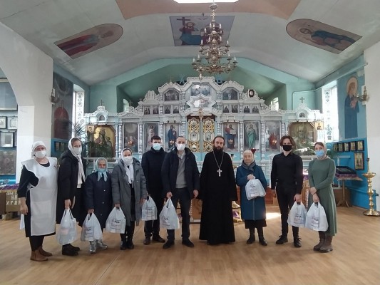 Многодетные семьи и люди попавшие в тяжелую жизненную ситуацию получили благотворительную помощь