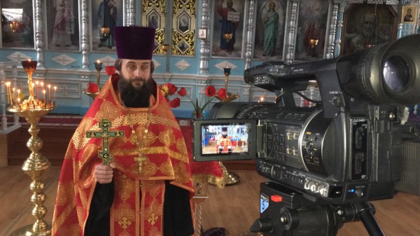 Благочинный приходов Нижнедонского округа поздравил жителей Октябрьского района с великим праздником Светлого Христова Воскресения