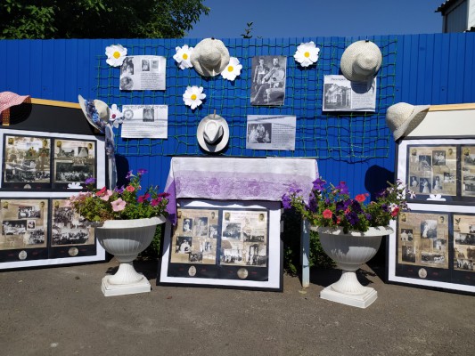 В день памяти святых Царственных страстотерпцев в храме Архистратига Михаила п. Каменоломни была организована фото - зона "Царский венец"